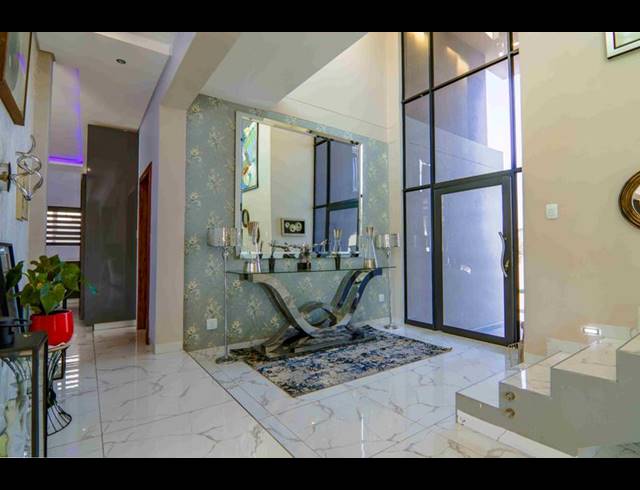 6 BEDROOM HOUSE FOR SALE IN COPPERLEAF ESTATE